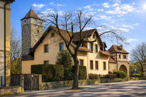Blick auf Haus & Röder Turm