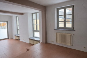 heller Wohnbereich - große Fenster