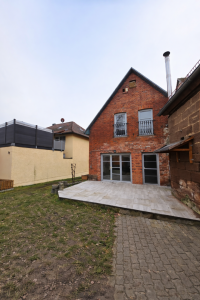 Gartenansicht auf Haus