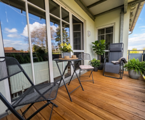 schöner Balkon - .. lädt zum Ausruhen ein..